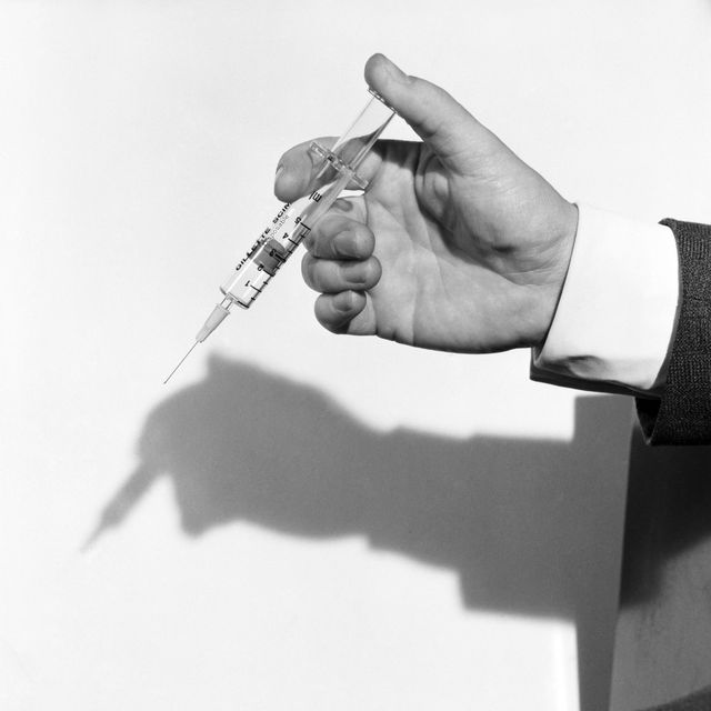 hypodermic needle 1960 photo by reveillemirrorpix via getty images