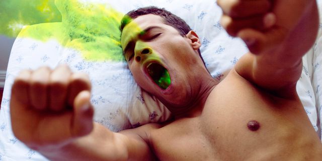 朝の口臭が気になる 寝起きの際にひどくなる理由と改善方法
