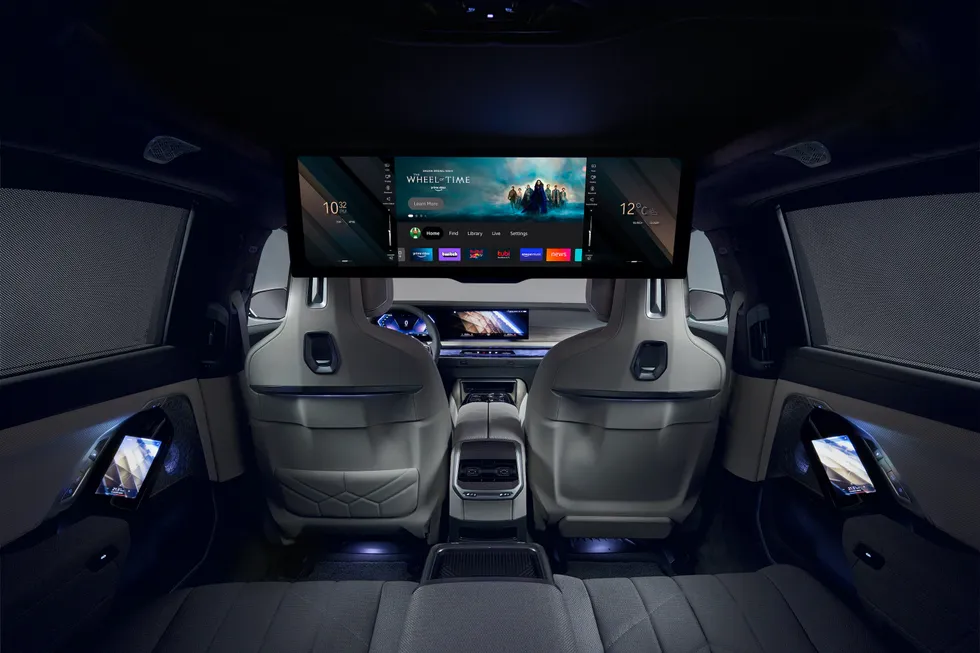 The 2023 BMW 7-Series Has a 31-Inch 8K Theater Touchscreen in its Backseat