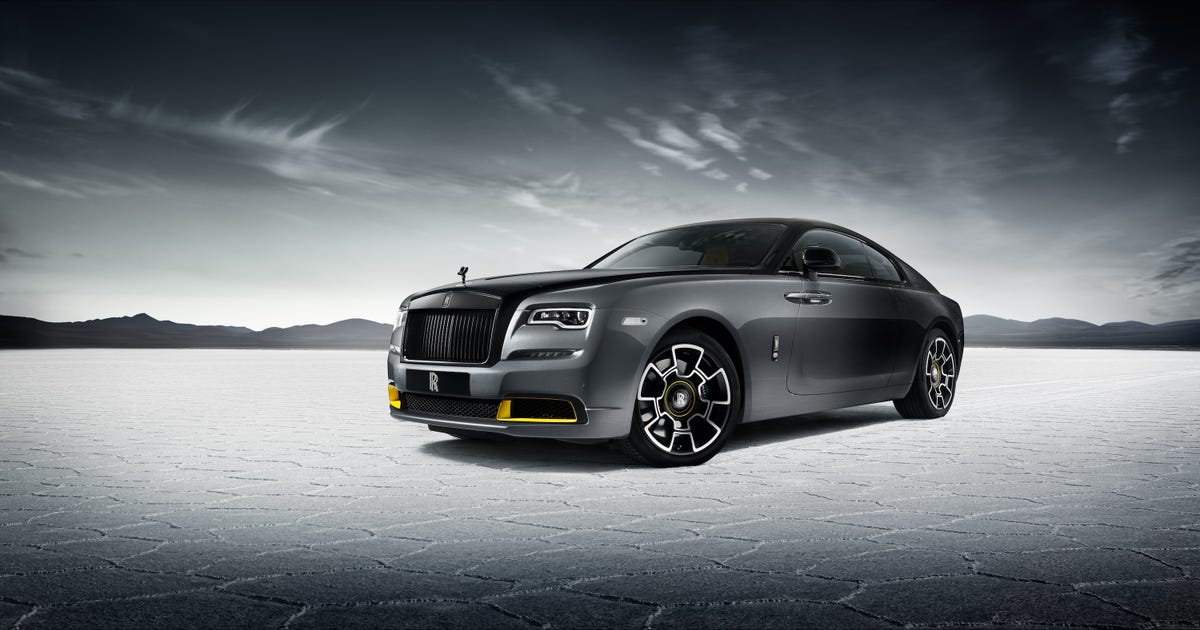 Nếu bạn là người yêu thích các dòng xe hạng sang, thì hẳn không thể bỏ qua chiếc Rolls-Royce Wraith Black Arrow. Với thiết kế độc đáo và sang trọng, chiếc xe sẽ khiến bạn không thể rời mắt khỏi nó. 