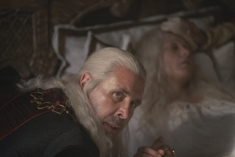 el actor paddy considine da vida al rey viserys en la seir de hbo max la casa del dragón