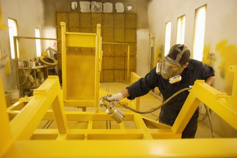 Cabine de peinture, usine d'équipement lourd, Ontario, Canada