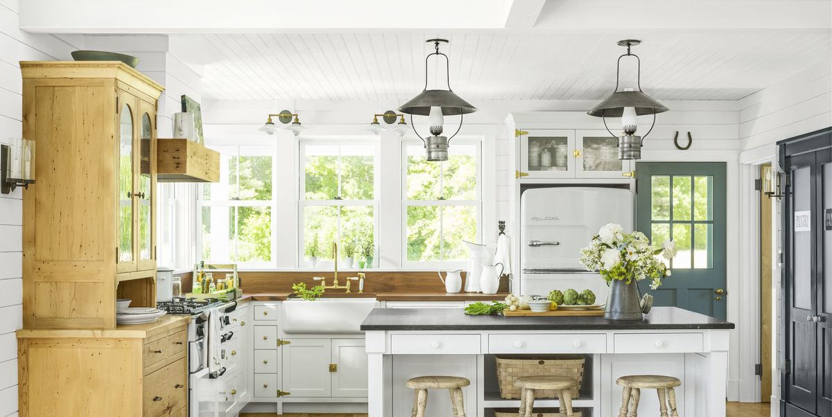 Featured image of post Off White Kitchen Cabinets With Black Hardware / Constructed of hardwood solids and engineered wood in a white finish this is a great island cart the only issue i had was it&#039;s more of a off white colour my cabinets are a bright white colour so today i went to benjamin.