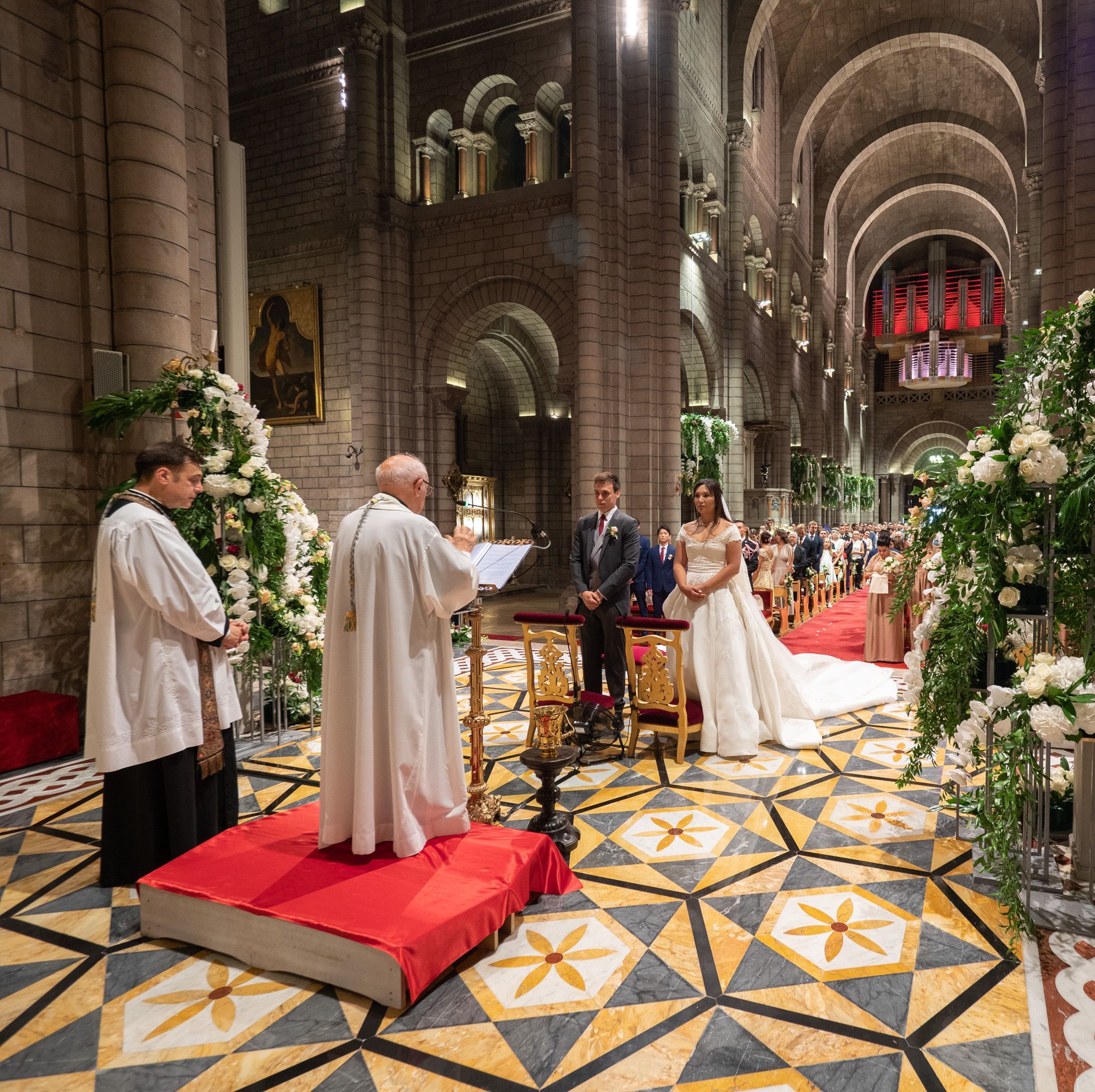 グレース ケリーの孫ルイ デュクリュエ 祖母と同じ教会でゴールイン Elle Mariage エル マリアージュ