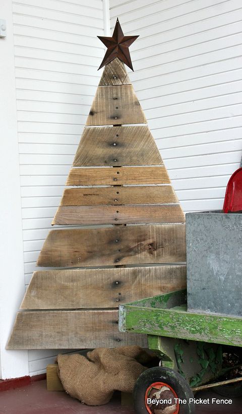 20 Pallet Christmas Tree Ideas - DIY Wood Christmas Tree Plans