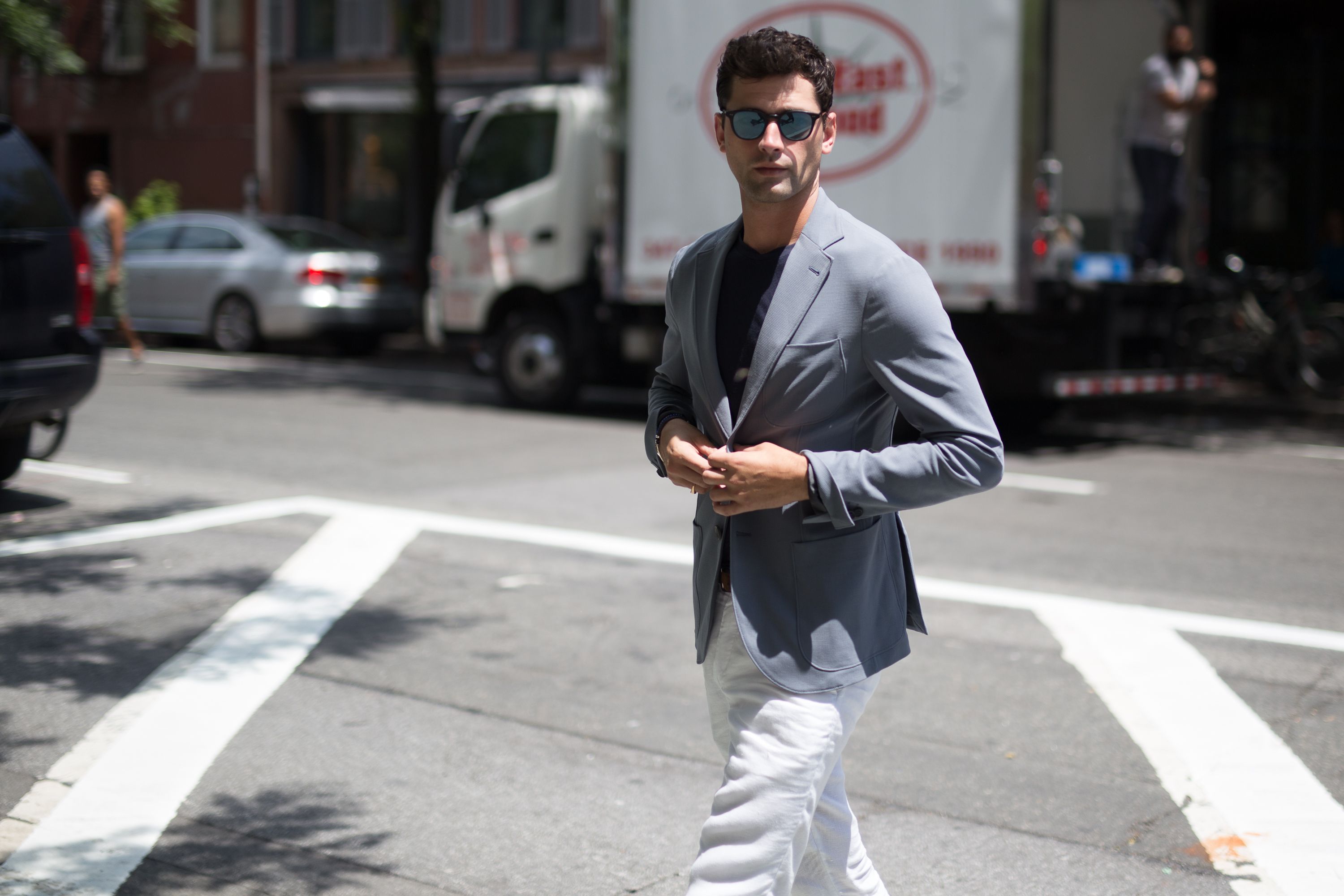 Rama vestíbulo Movilizar Pantalón blanco para hombre de Zara: con qué combinarlo en verano
