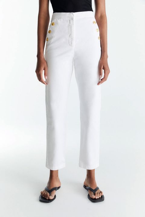 Este pantalón blanco marinero de Zara hace efecto