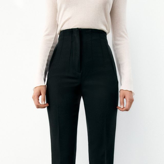 Estos pantalones con truco de Zara de menos de 26 euros hacen la