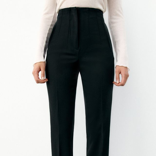 pantalón pinzas efecto cuerpazo de 25 de Zara