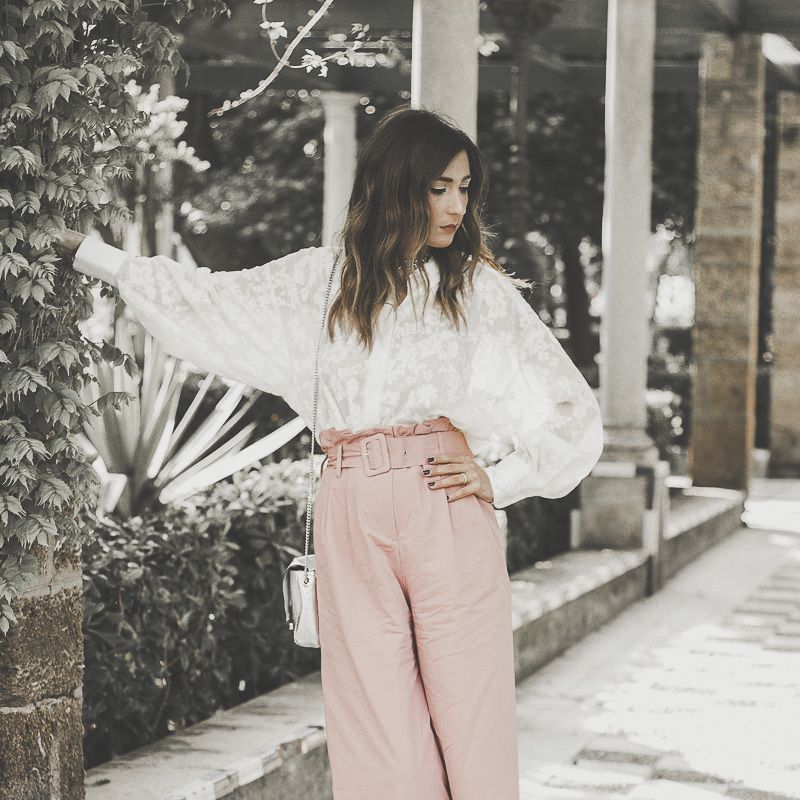 Cómo combinar un pantalón rosa en 9 looks básicos ideales de Instagram