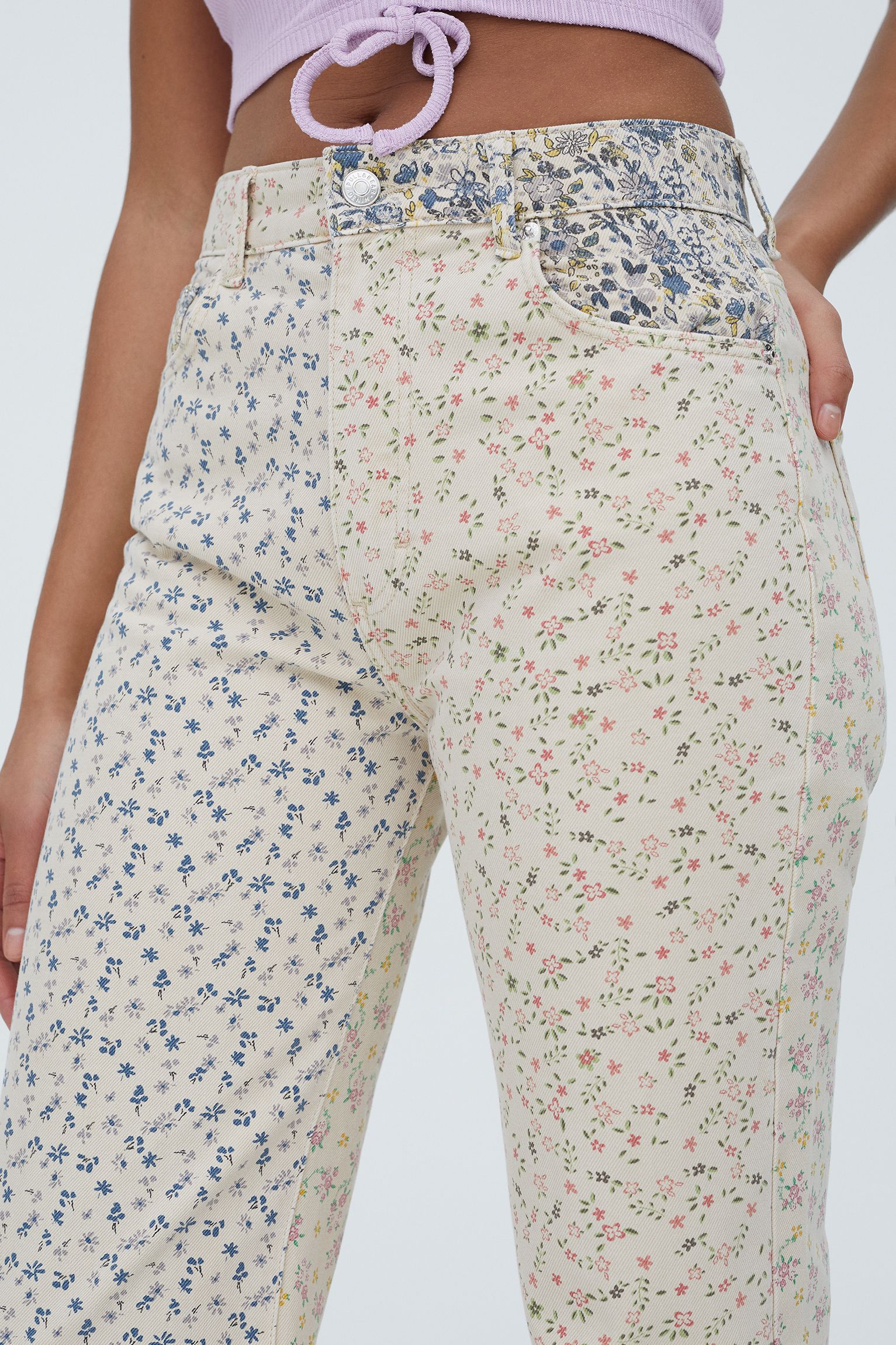 El pantalón de Pull&Bear y el patchwork de flores más