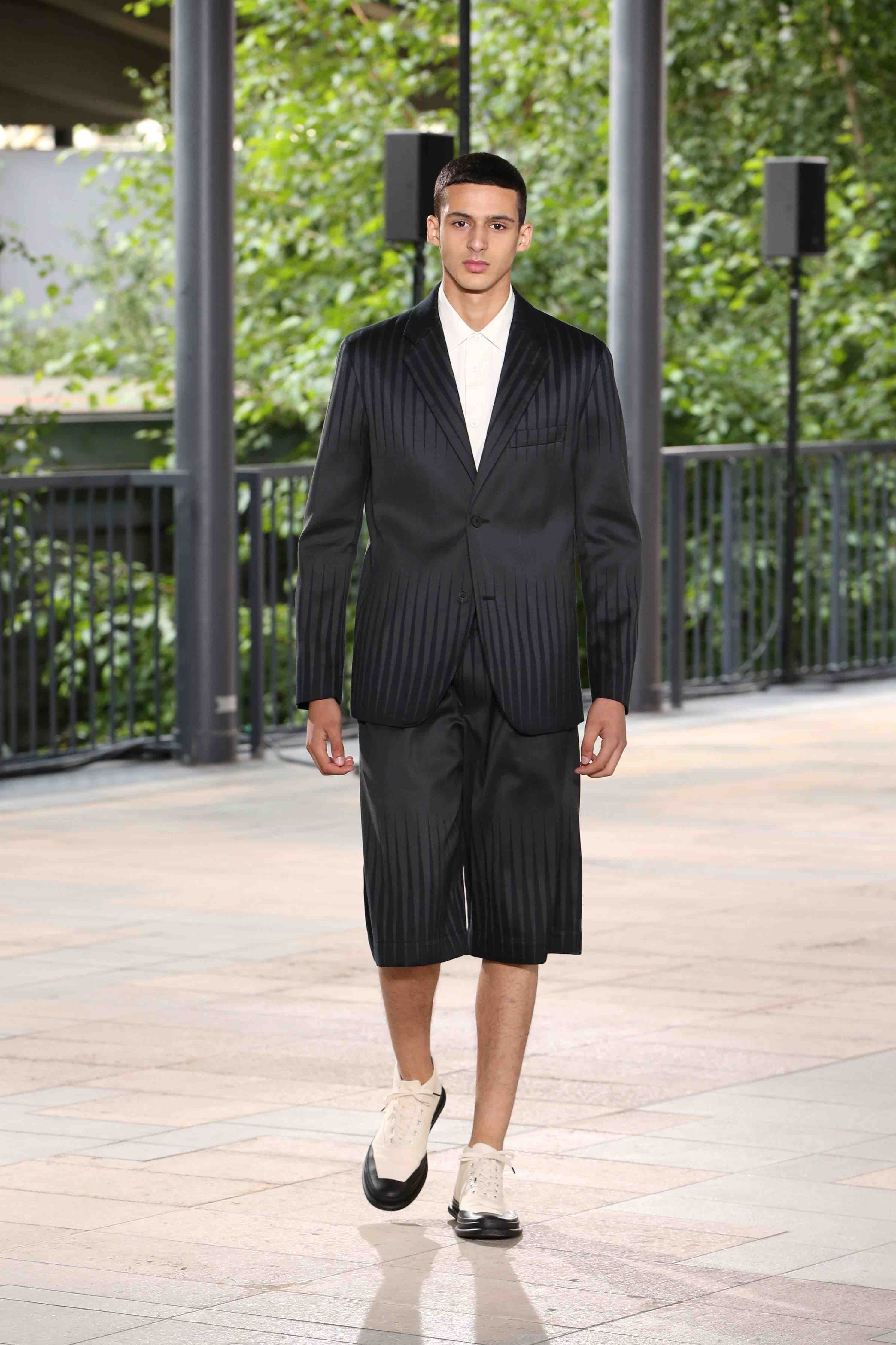 pantaloni lunghi corti