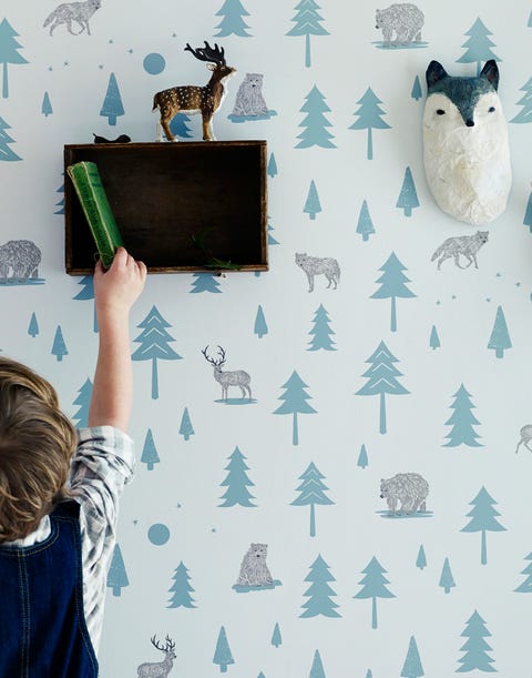 Papel pintado infantil con dibujos de árboles y animales