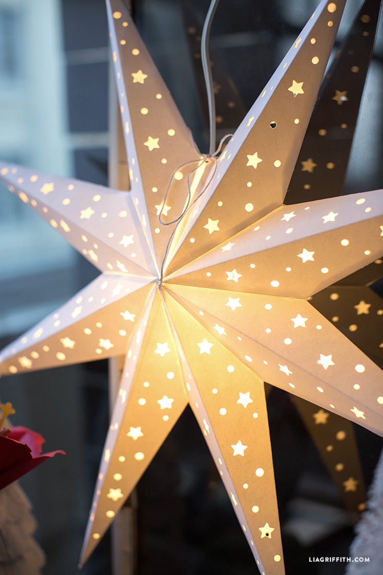 12 Easy DIY Christmas Window Decorations - Best Holiday Window Ideas