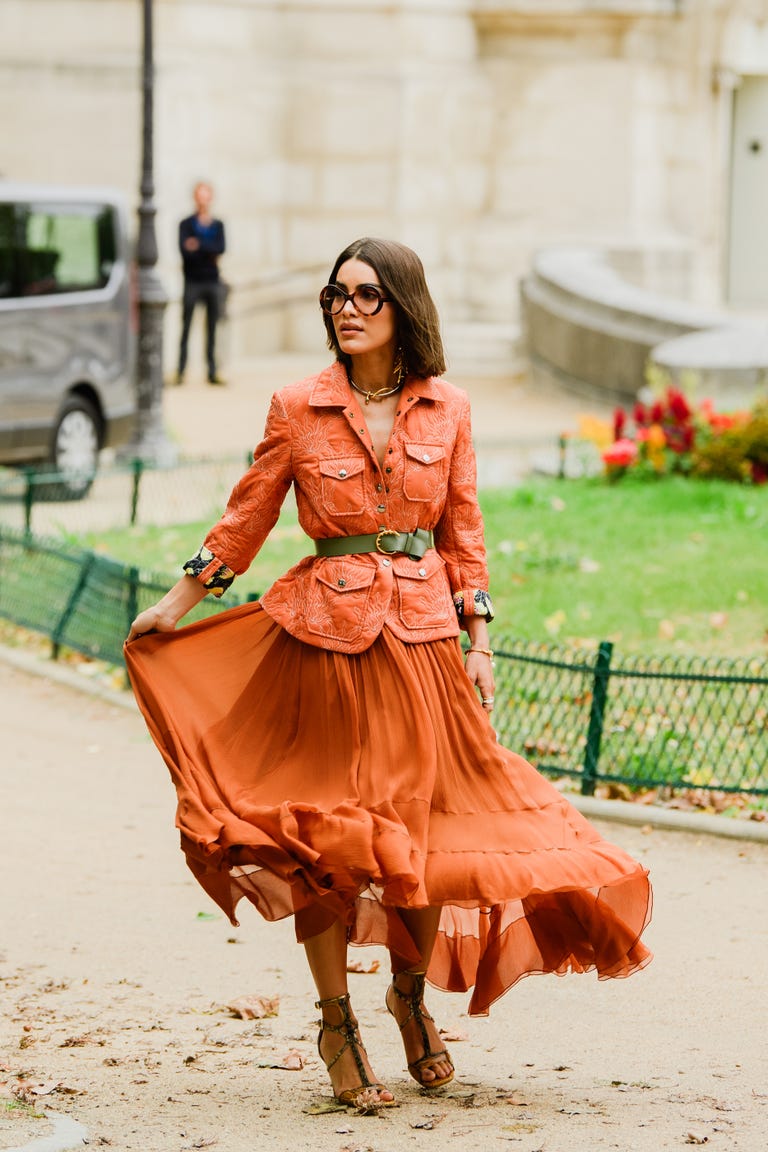 https://hips.hearstapps.com/hmg-prod.s3.amazonaws.com/images/paris-fashion-week-pfw-street-style-ss20-day-3-by-tyler-joe-028-1569589457.jpg?crop=1xw:1xh;center,top&resize=768:*