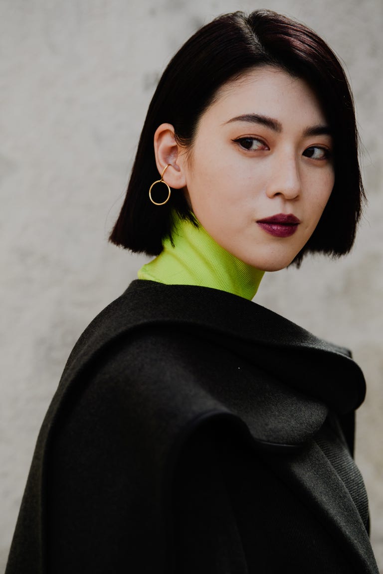 https://hips.hearstapps.com/hmg-prod.s3.amazonaws.com/images/paris-fashion-week-pfw-street-style-ss20-day-4-by-tyler-joe-116-1569848922.jpg?crop=1xw:1xh;center,top&resize=768:*