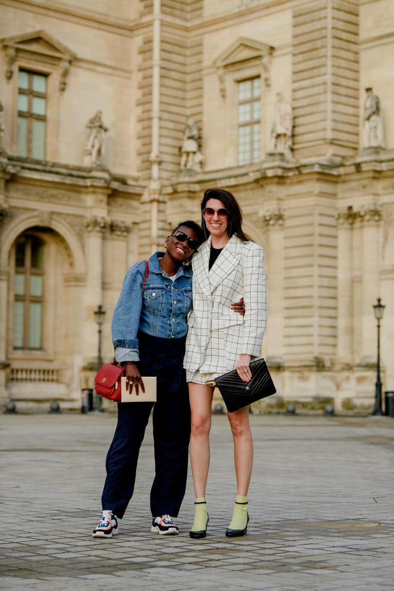 https://hips.hearstapps.com/hmg-prod.s3.amazonaws.com/images/paris-fashion-week-pfw-street-style-ss20-day-7-by-tyler-joe-252-1570111711.jpg?crop=1xw:1xh;center,top&resize=768:*