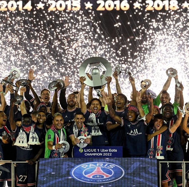 paris saint germain players celebrate winning ligue 1 title in may 2022