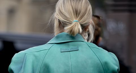 Hair, Clothing, Blond, Jacket, Turquoise, Fashion, Hairstyle, Street fashion, Outerwear, Shoulder, 