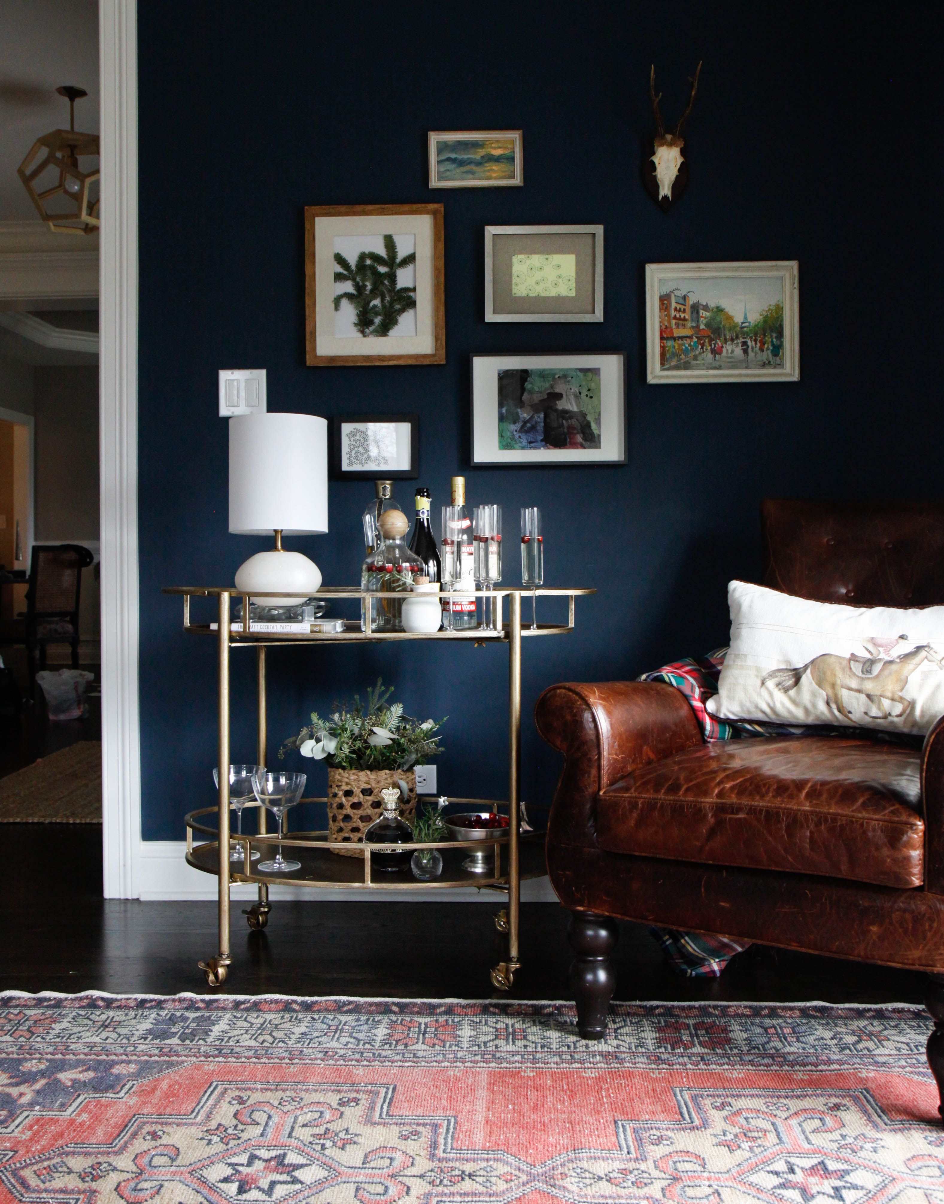Featured image of post Navy Blue And Gold Bedroom : The most common blue gold bedroom material is stretched canvas.