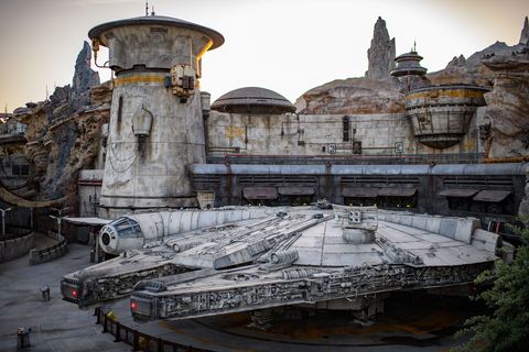 Inicialmente Rendición preparar El parque temático de Disney de La Guerra de las Galaxias - Star Wars  Galaxy's Edge en California