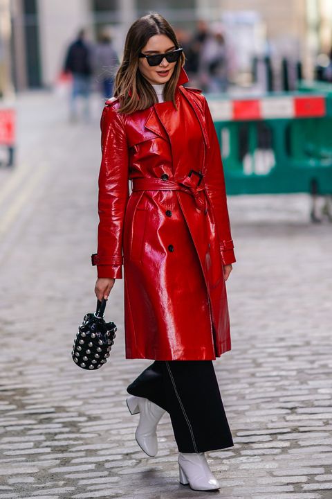 Patent trench coat street style