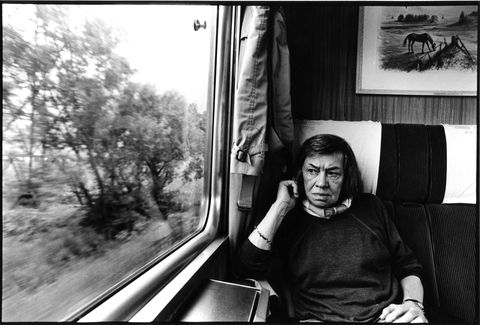 Highsmith, en un viaje en tren a Zurich en 1987.