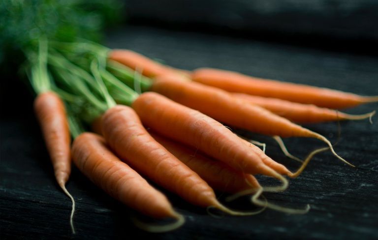 皮は剥かずにそのまま 皮ごと食べたほうが良い果物 野菜