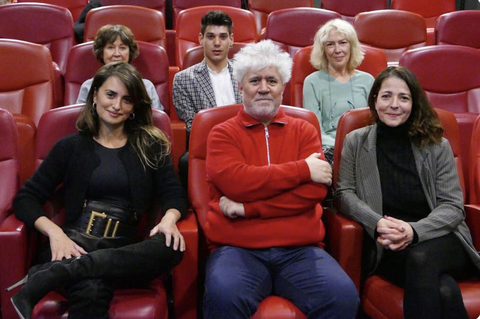 Julieta Serrano, Susi Sánchez, Penélope Cruz, Pedro Almodóvar y Nora Navas en la primera proyección de "Dolor y gloria"