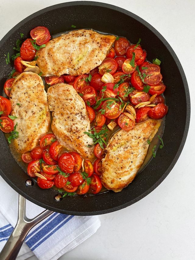 Best Skillet Roasted Chicken and Tomatoes - How to Make Skillet Roasted ...