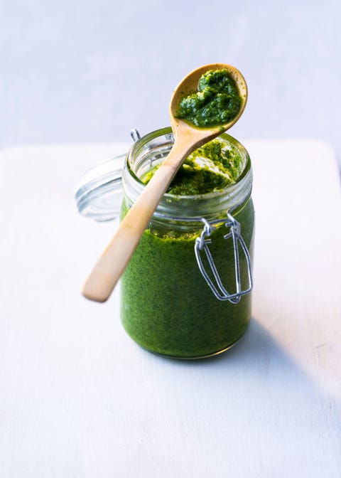 Green sauce, Pesto, Food, Vegetarian food, Vegetable juice, Basil, Ingredient, Plant, Cuisine, Chutney, 