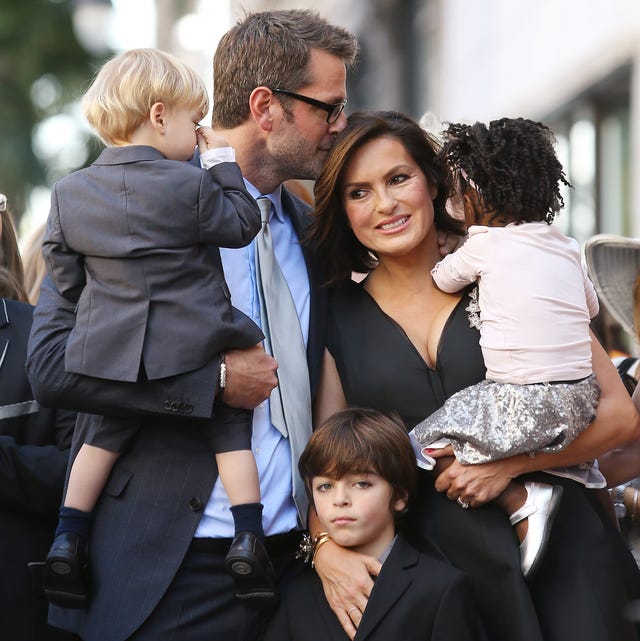 Mariska Hargitay mit Stern auf dem Hollywood Walk Of Fame geehrt