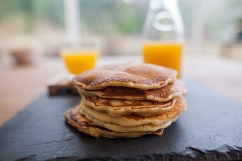 Petit déjeuner - Pancake, naranja, cornflakes
