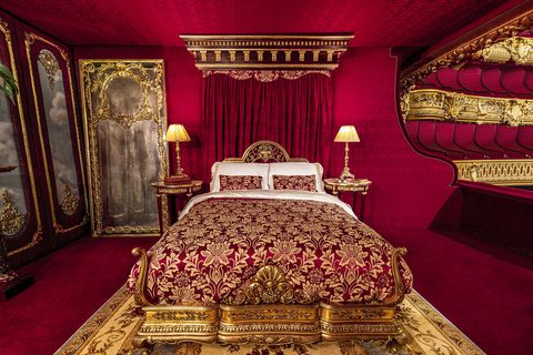palais garnier phantom of the opera airbnb bedroom