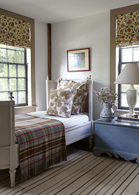 a nod to the owners heritage swedish influences abound throughout the house in this guest bedroom a 19th century gustavian bed pairs with a painted
antique chest and 20th century table lamp