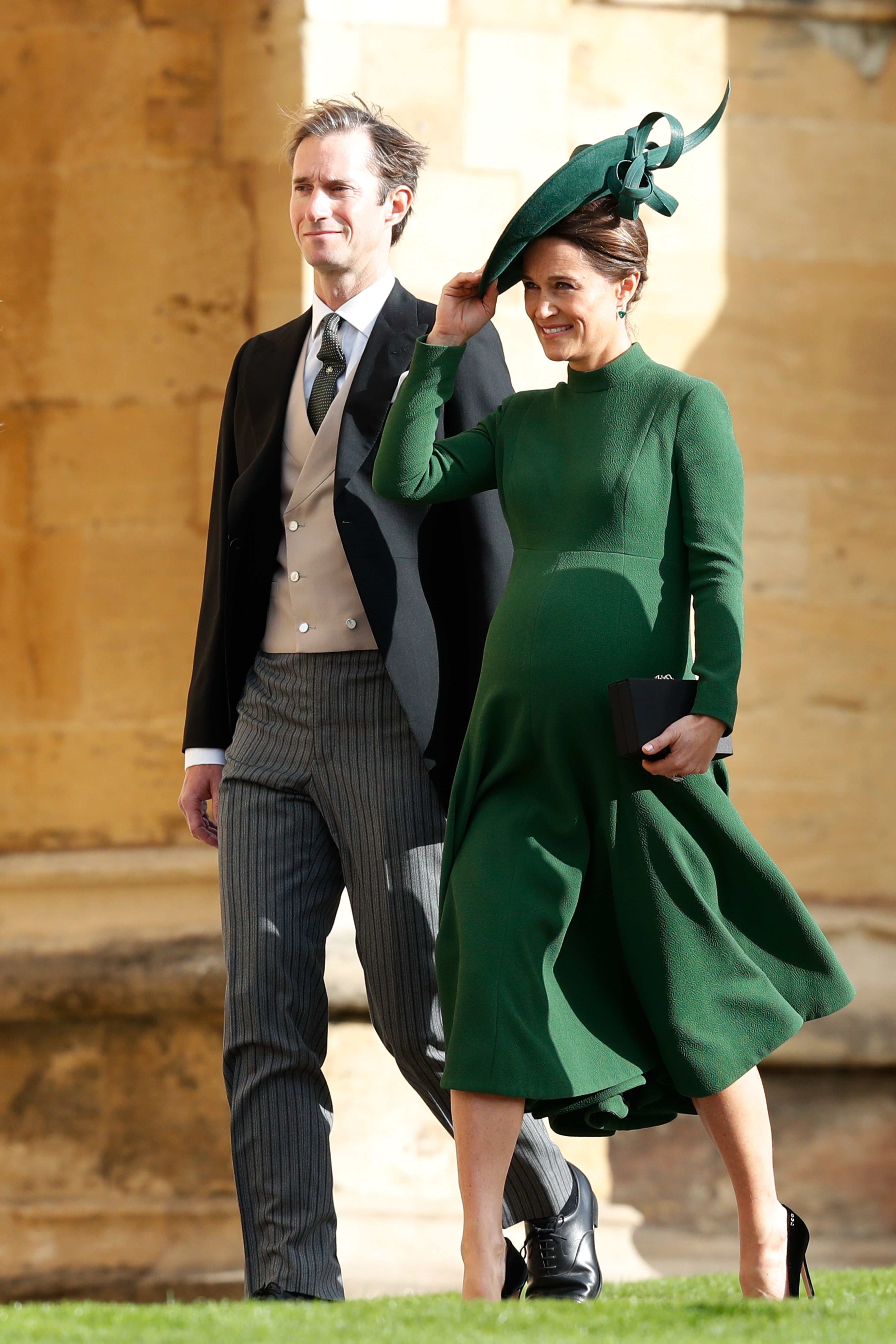 green dress what colour fascinator