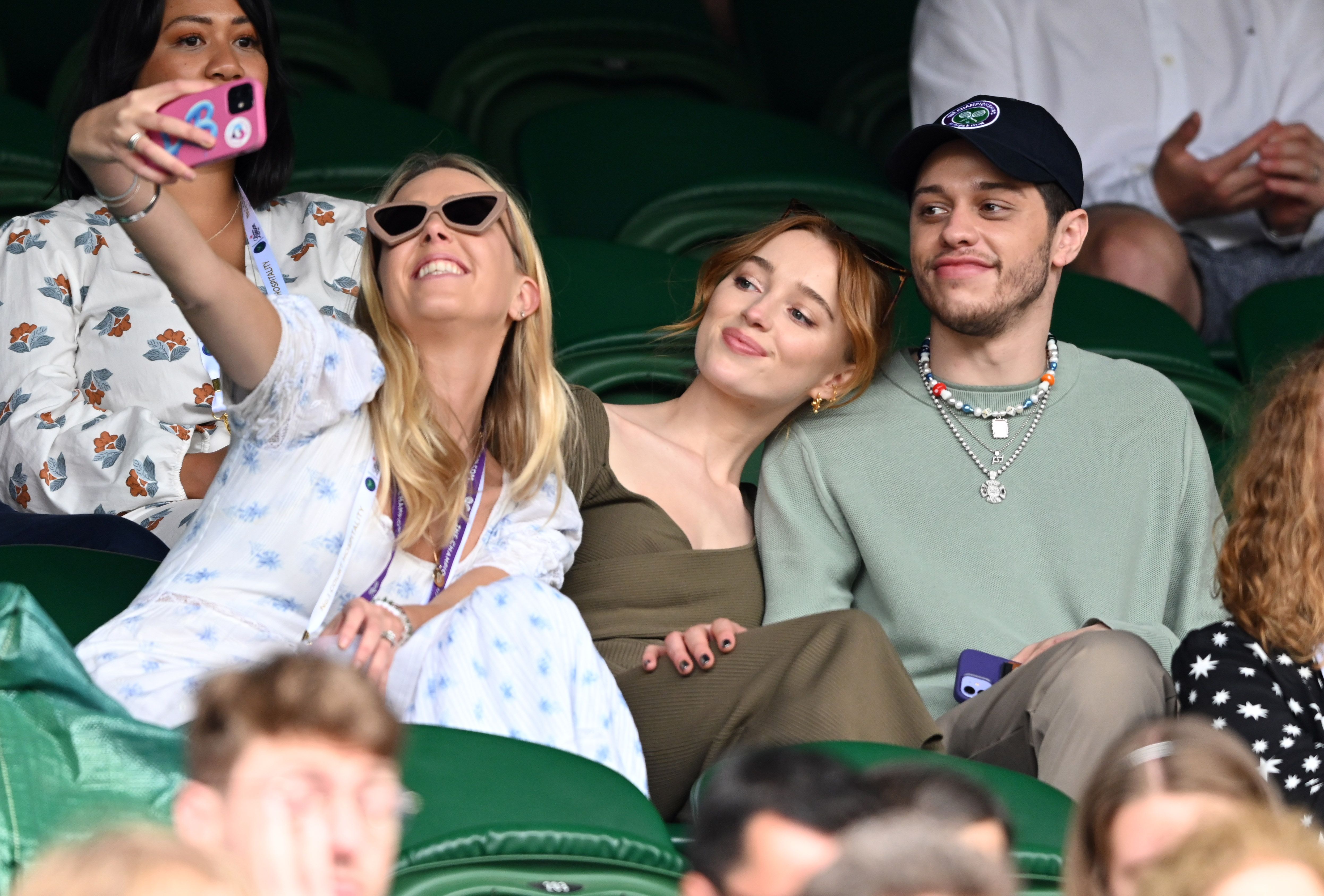 pete davidson phoebe dynevor