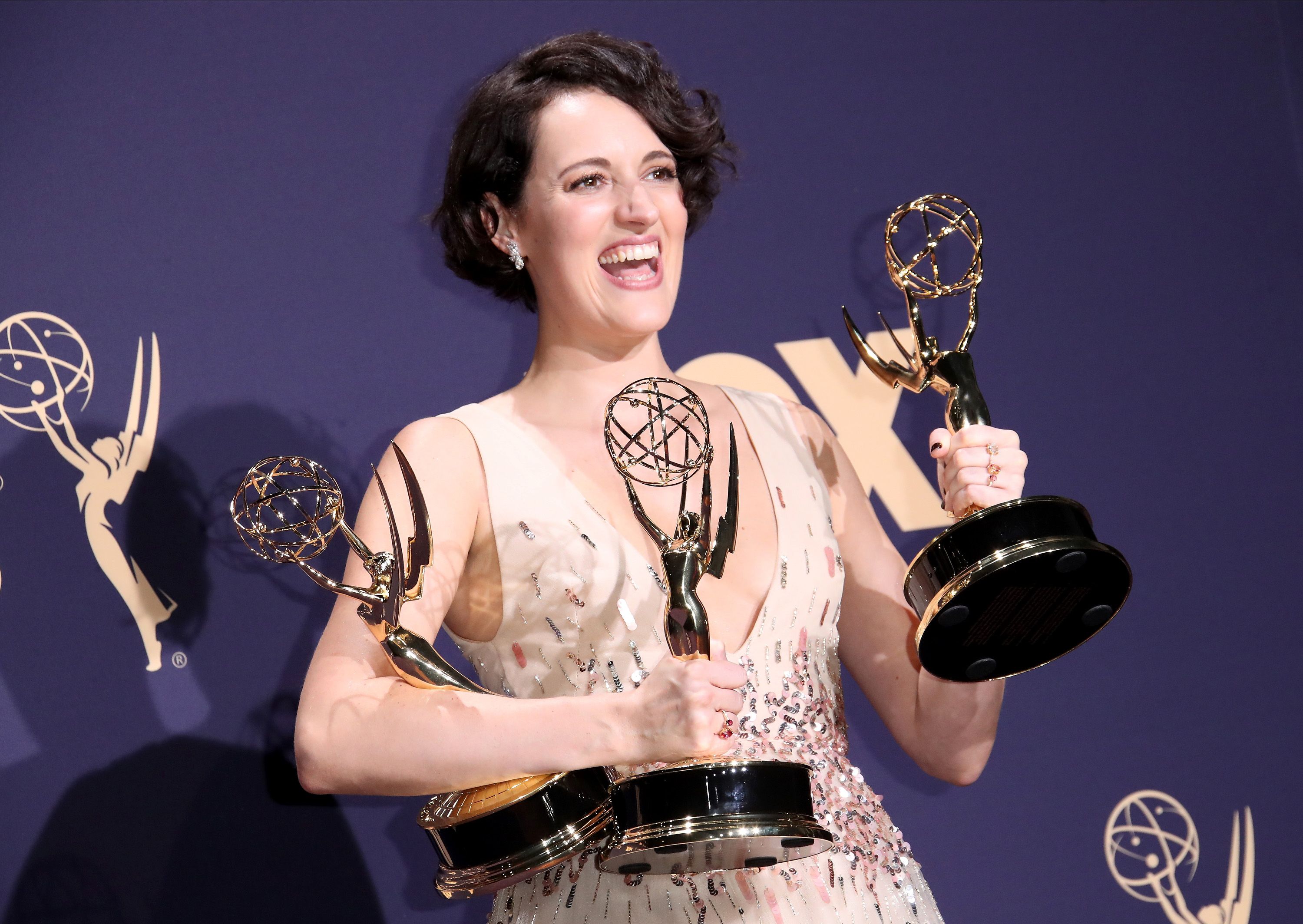 phoebe-waller-bridge-poses-with-awards-for-outstanding-news-photo-1569840880.jpg