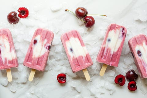 La ricetta dei ghiaccioli yogurt e frutta fatti in casa darà una svolta alle vostre merende estive