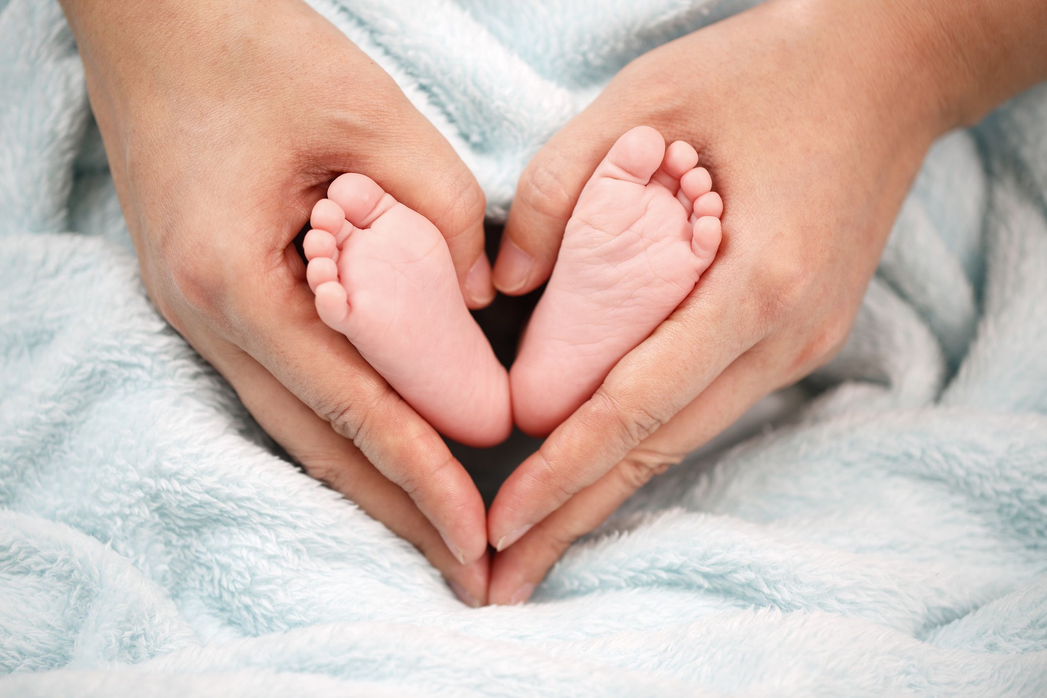 newborn photos with mom