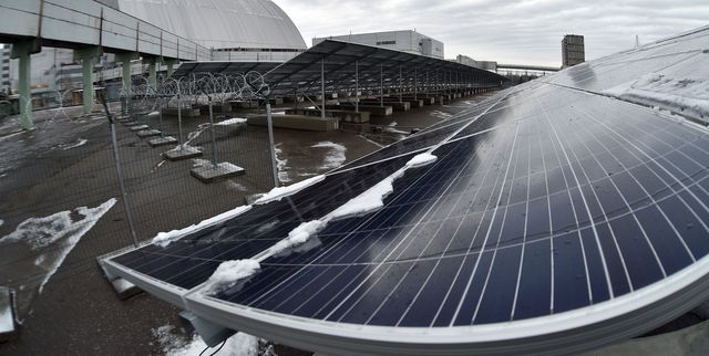photo-shows-photovoltaic-panels-on-the-n