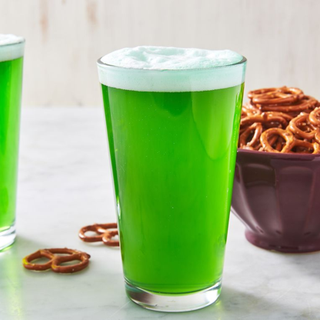 Green, Drink, Food, Pint glass, Cup, Highball glass, Juice, Glass, Vegetable juice, Drinkware, 