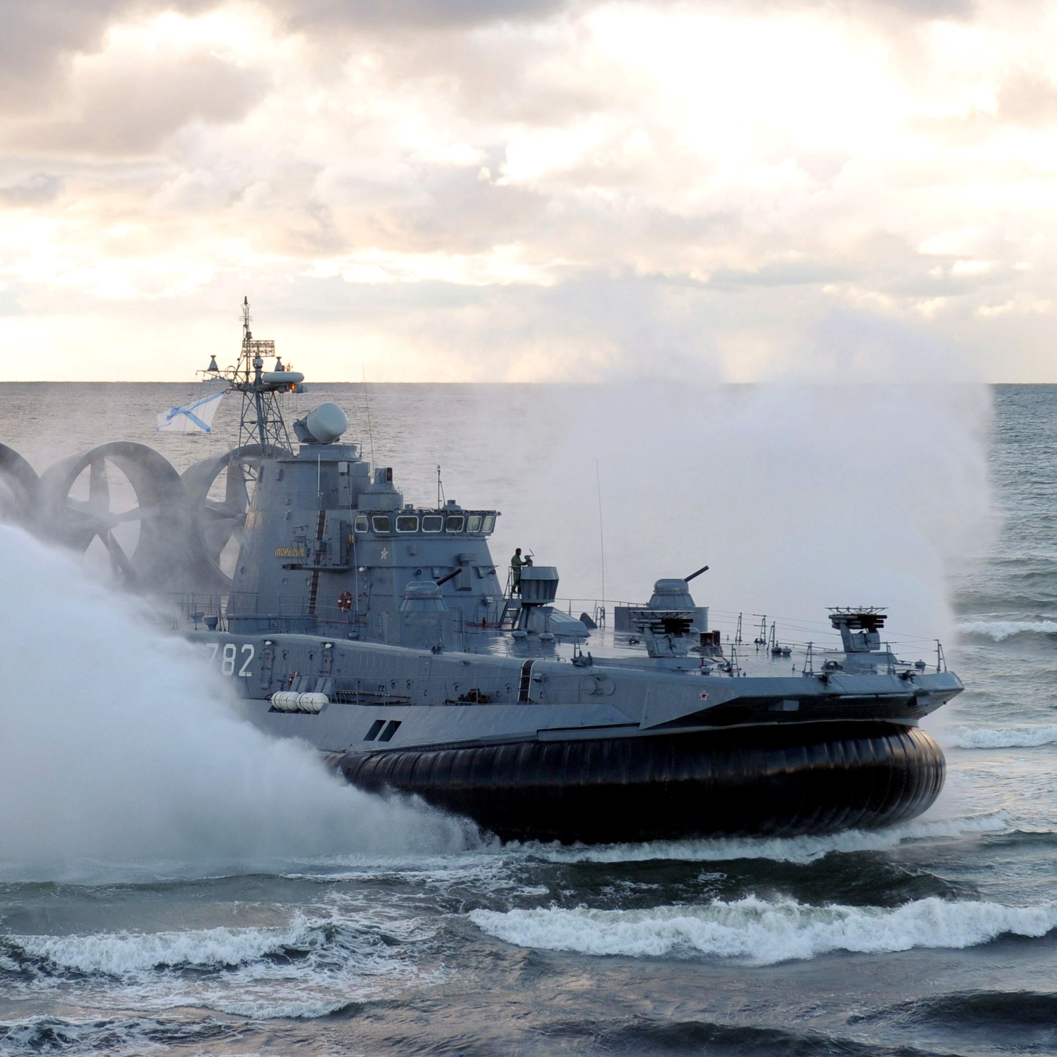 China Is Building Its Own Hovercraft, Meaning It Probably Got Its Hands on Soviet Blueprints