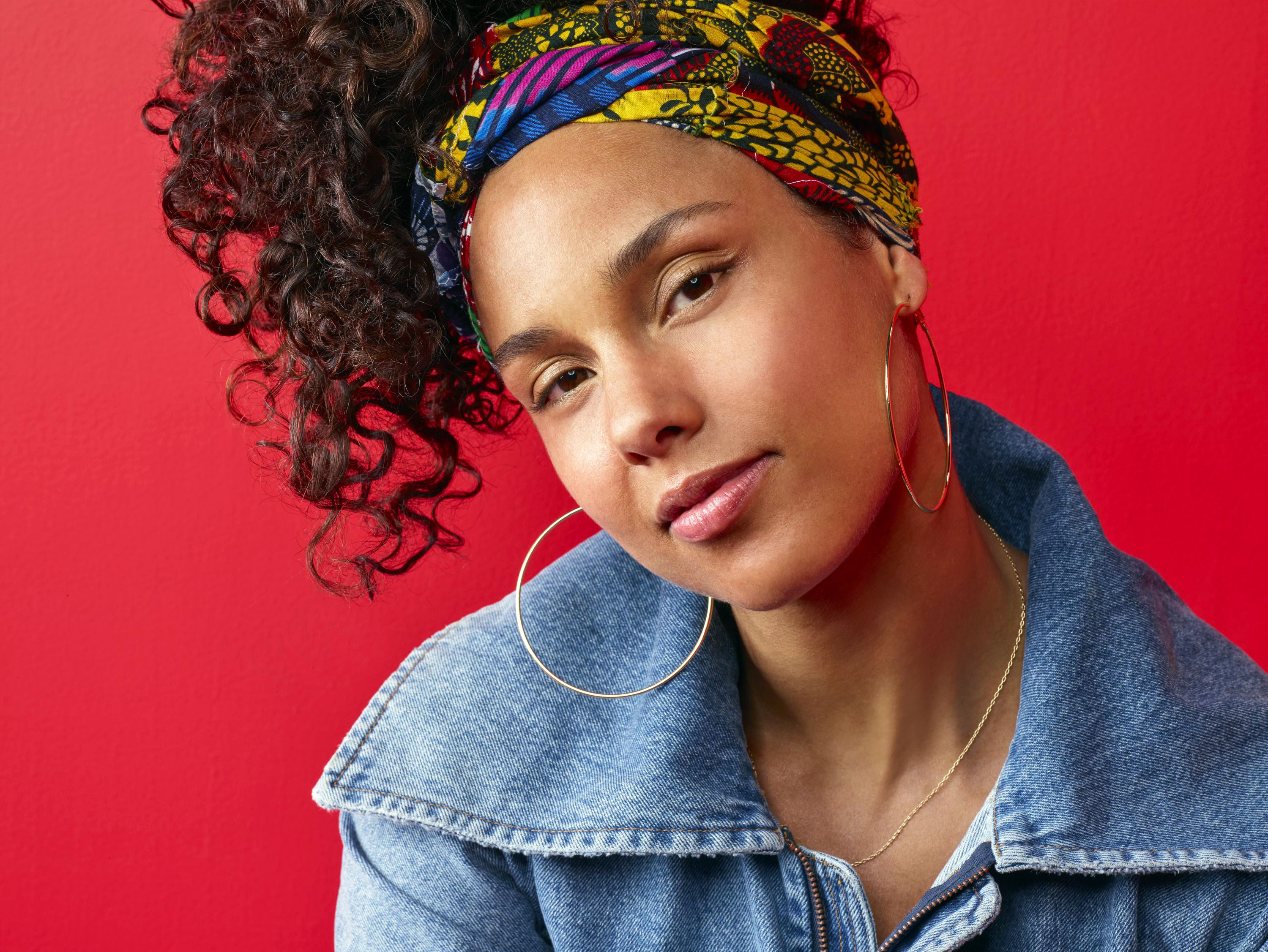 Curly Haired Zoe - Alicia Keys Got a Bob Haircut and Looks Totally Different