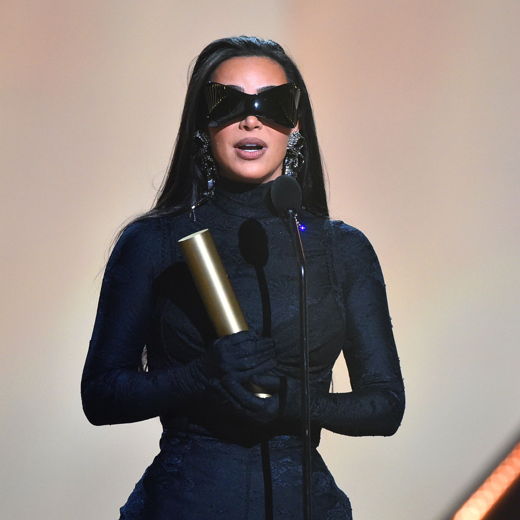 Kim Kardashian Shouted Out Kanye West During Her People's Choice Awards Speech LN
