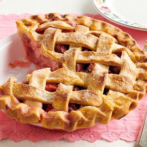 rhubarb pie with lattice crust