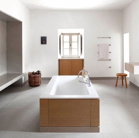 spare bathroom with square tub in the middle