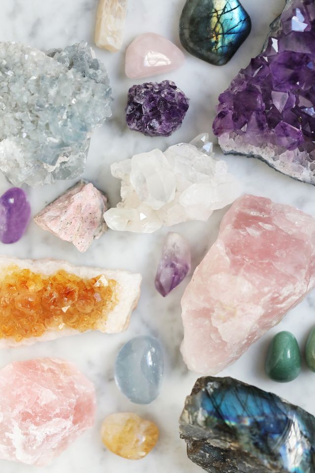 amethyste, quartz rose, labradorite, citrine, celestine, pierre de lune, aventurine verte, rhodonite, quartz,