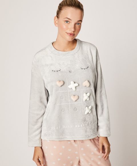 Este pijama polar Oysho te servirá para jugar al tres en raya