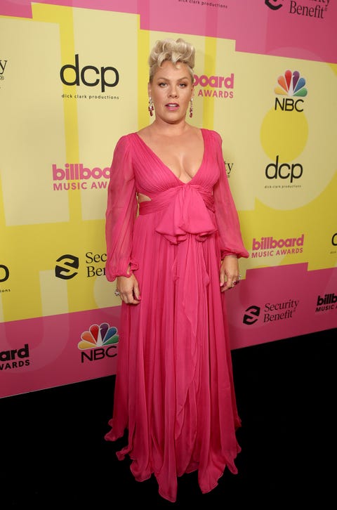 pink en los billboard music awards 2021